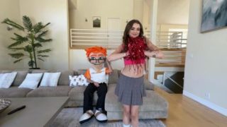 Nikki Nicole Shows Porn Dude Her Cheer Routine